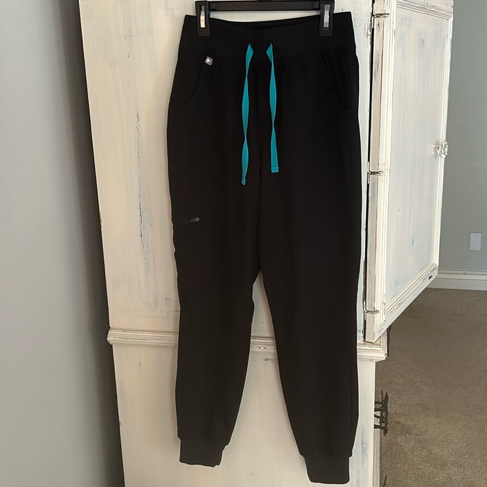 FIGS XS Black Joggers EUC